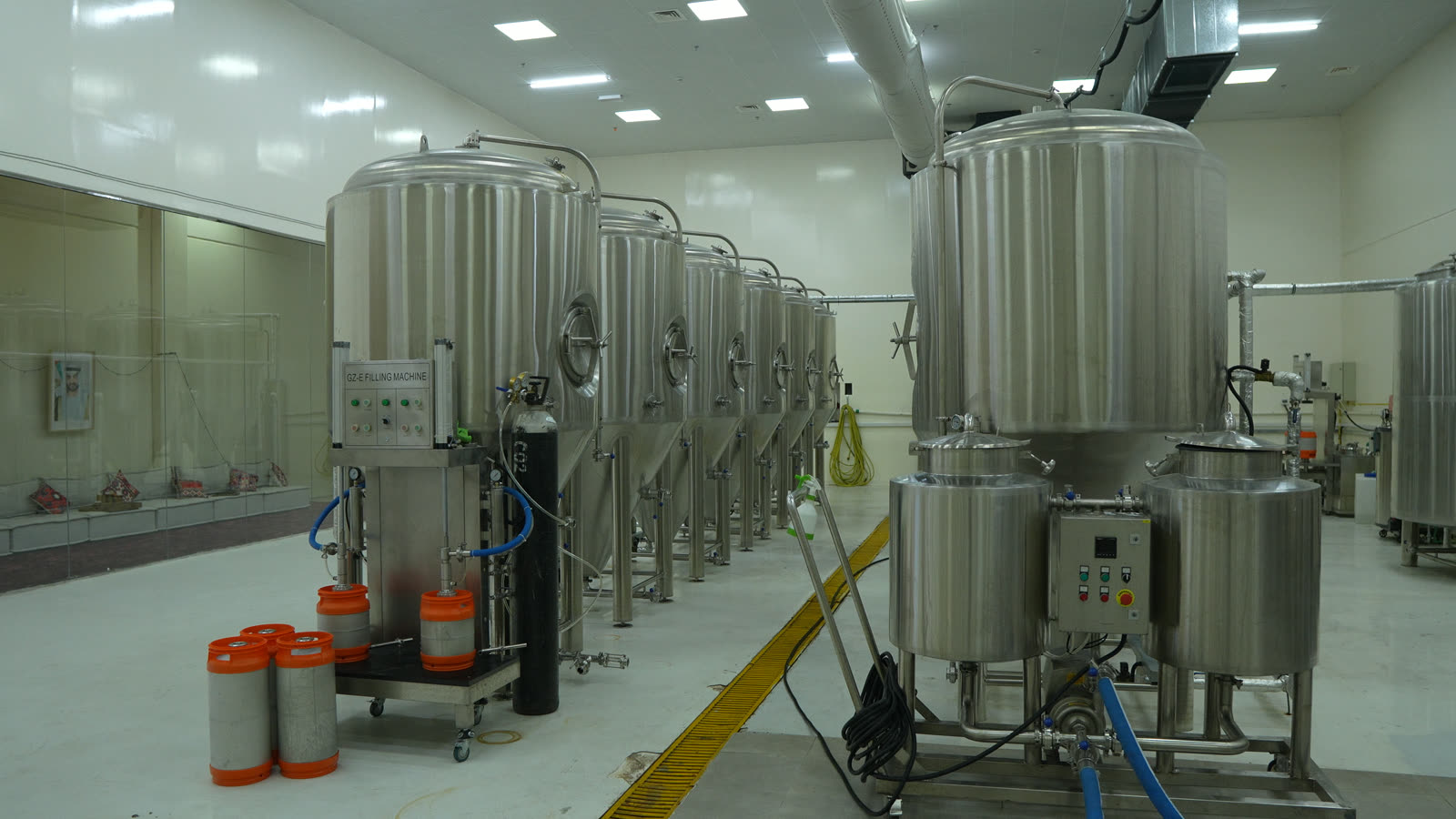 Filling machine and fermentation tanks
